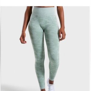 GymShark - green camo legging. Size med